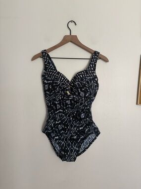 MIRACLESUIT Blue Design Patterned One-Piece Swimsuit Shaping Womens size 10 NWOT